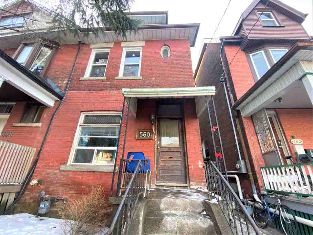 560 Bathurst St