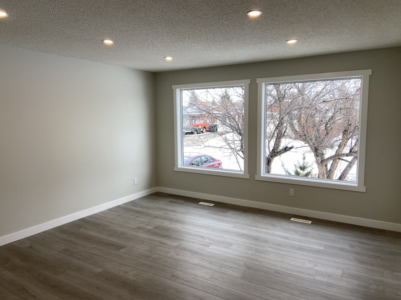 8208 181 St Nw - Photo 3 of 25