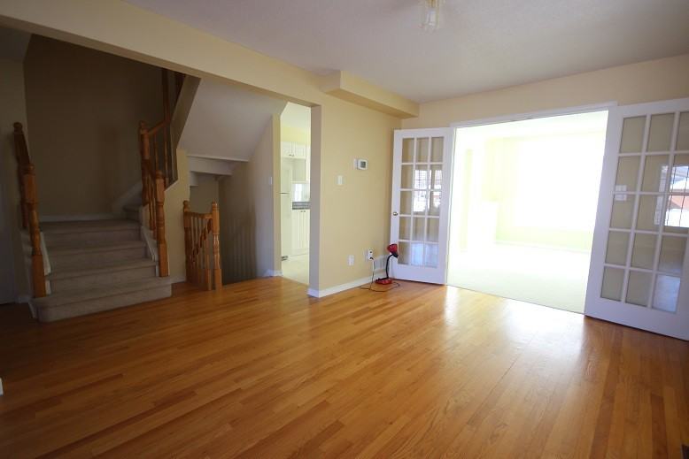 129 Lilibet Cres - Photo 3 of 21