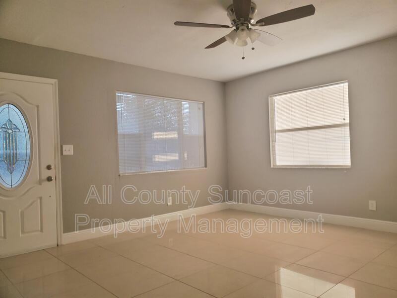 2579 14th Ave N - Photo 2 of 10