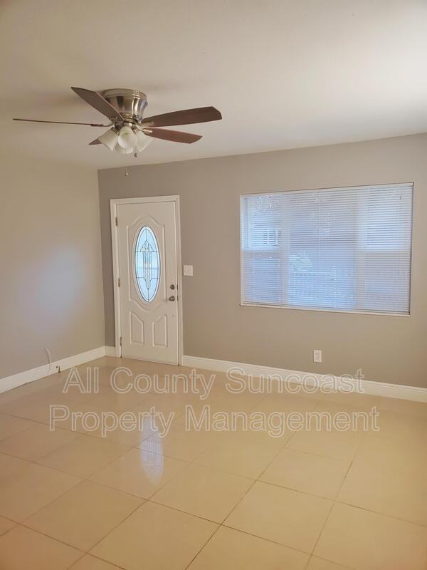 2579 14th Ave N - Photo 3 of 10