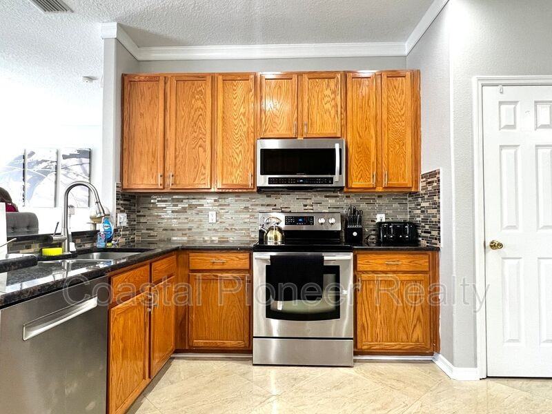 8848 Cameron Crest Dr - Photo 4 of 34