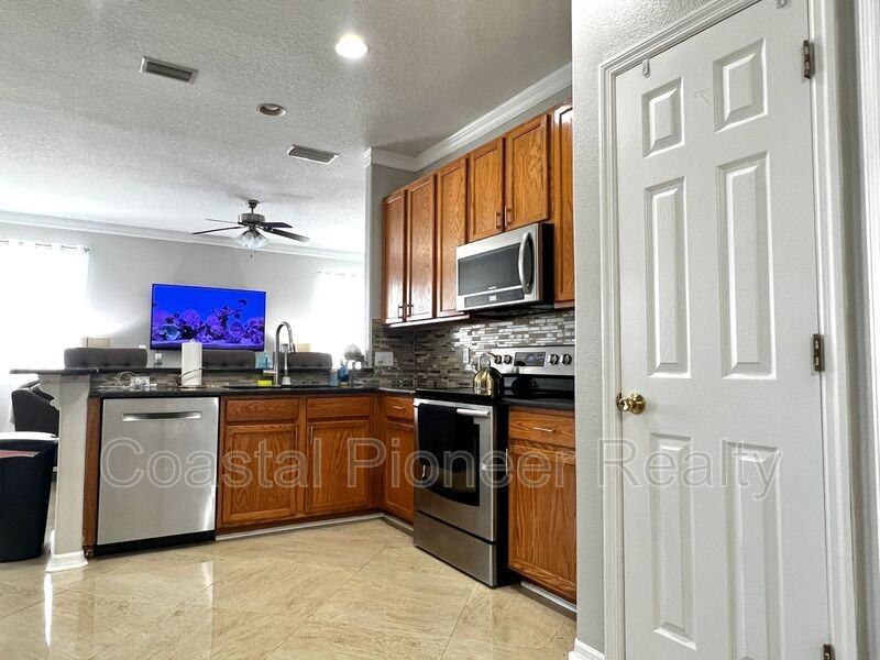 8848 Cameron Crest Dr - Photo 5 of 34