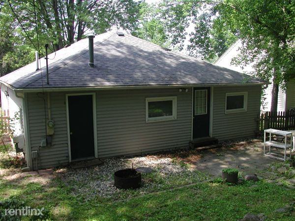 6650 Echo Ave NE - Photo 2 of 10