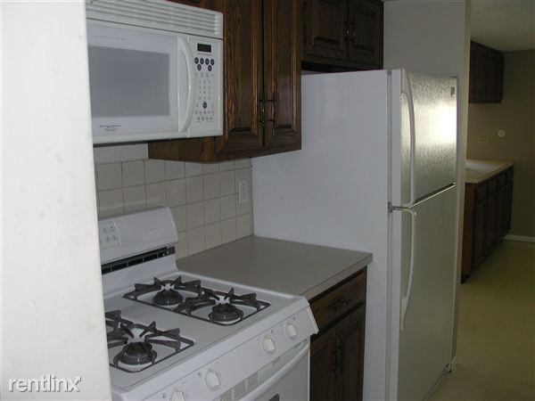 6650 Echo Ave NE - Photo 3 of 10