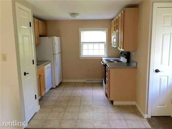 1209 Yellow Springs Rd - Photo 3 of 8