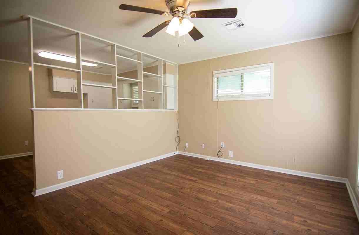 3008 Louisiana Ave - Photo 3 of 7