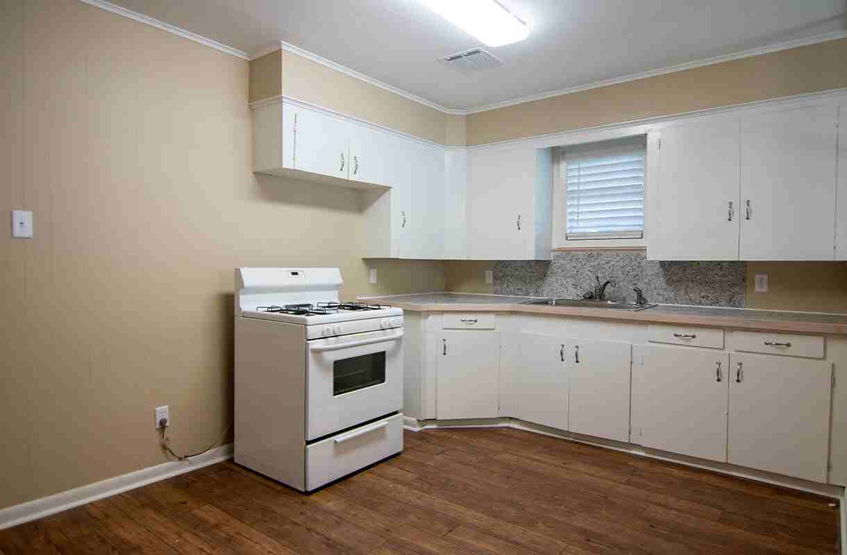 3008 Louisiana Ave - Photo 4 of 7