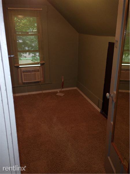 320 S West St - Photo 3 of 4