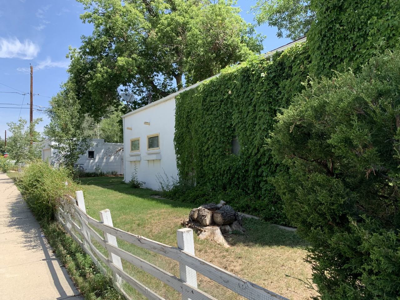 211 W Simpson St - Photo 2 of 12