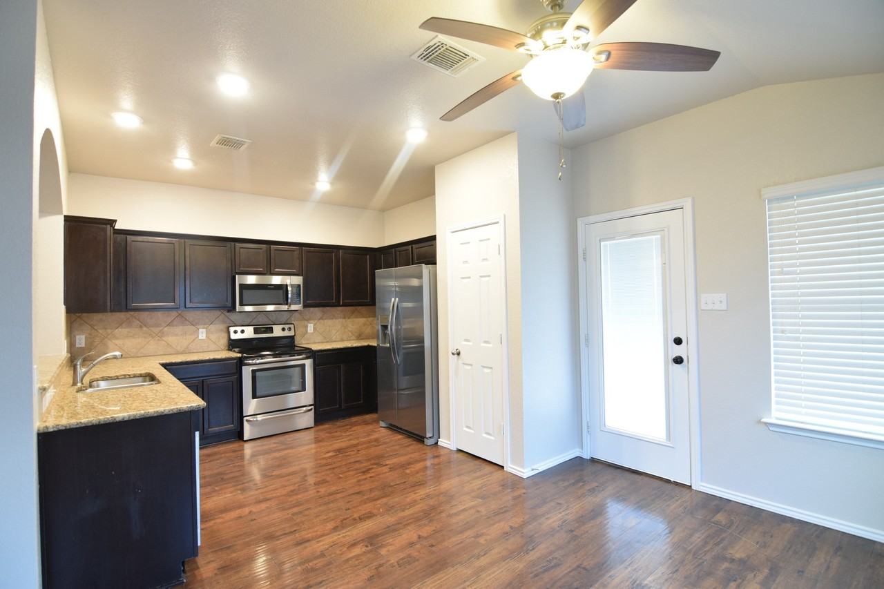 1317 Blue Leaf Dr - Photo 4 of 16