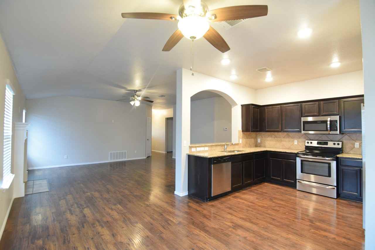 1317 Blue Leaf Dr - Photo 5 of 16