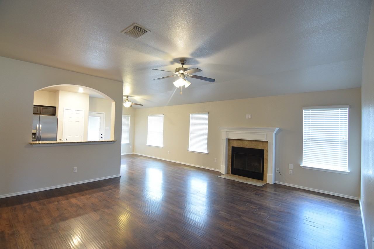 1317 Blue Leaf Dr - Photo 6 of 16
