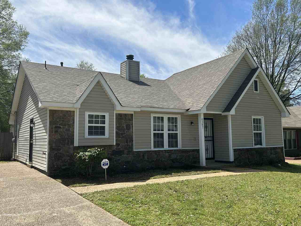 6387 Fawn Hollow Cir N - Photo 2 of 17