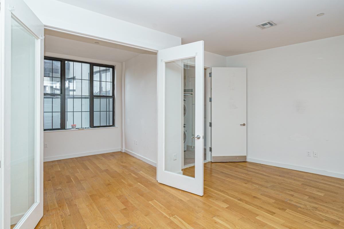 687 Driggs Ave #3G - Photo 2 of 13