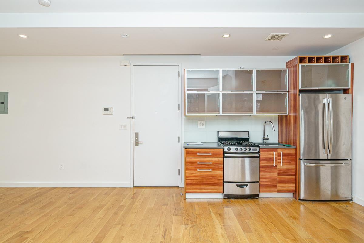 687 Driggs Ave #3G - Photo 4 of 13