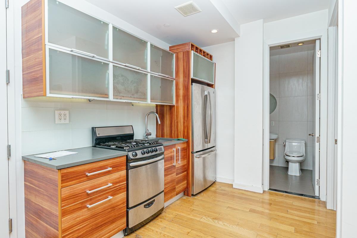 687 Driggs Ave #3G - Photo 6 of 13