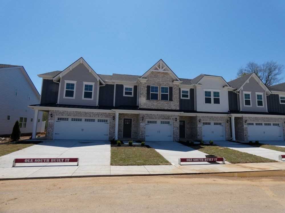 5703 Dockside Dr - Photo 3 of 36