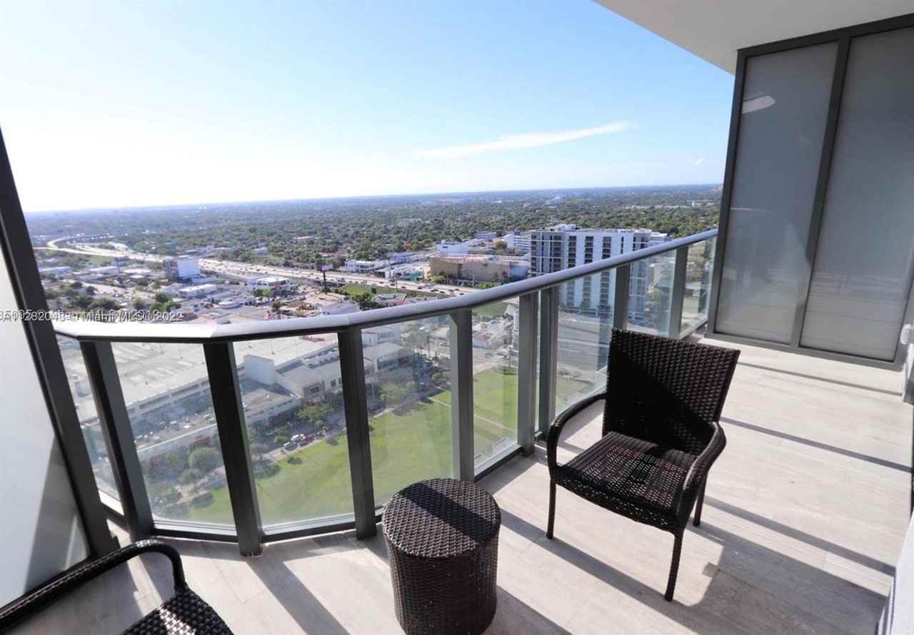 121 Ne 34th St #2914 - Photo 2 of 8