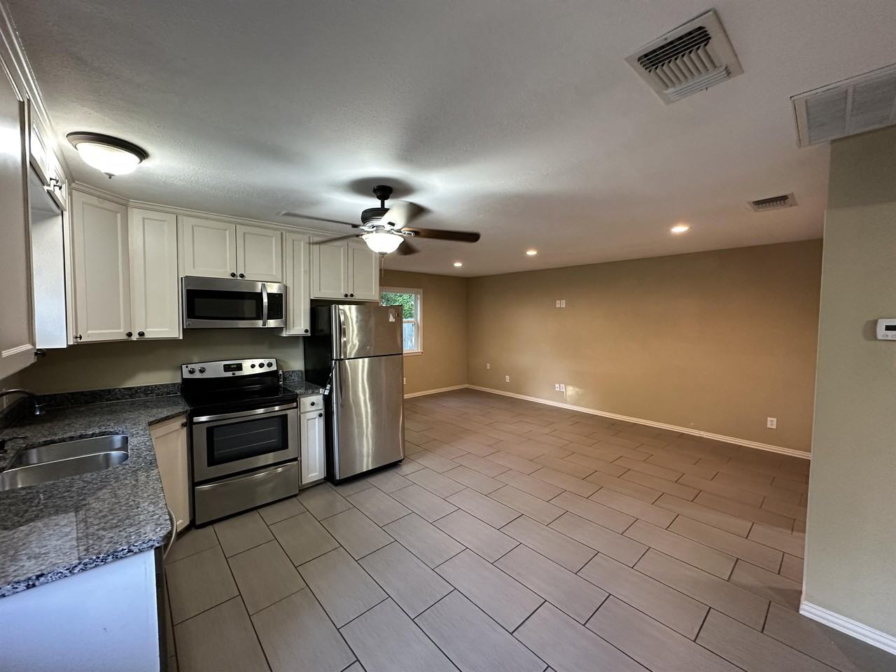 1926 Laurelwood Dr #B - Photo 2 of 15