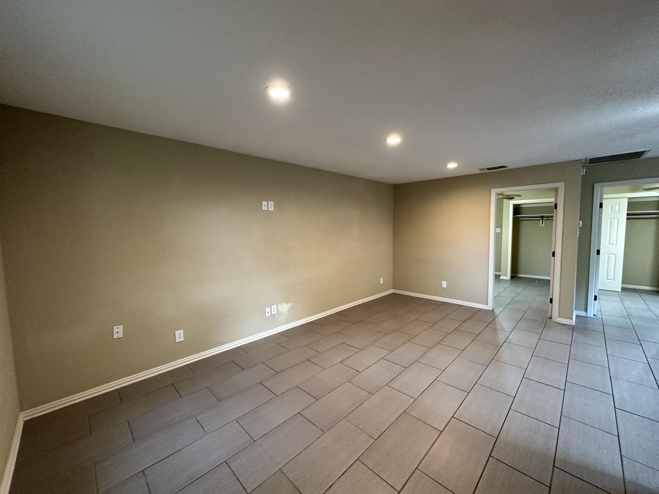 1926 Laurelwood Dr #B - Photo 4 of 15