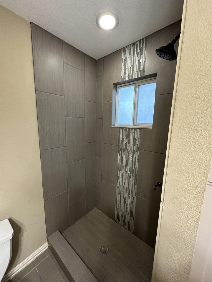 1926 Laurelwood Dr #B - Photo 5 of 15