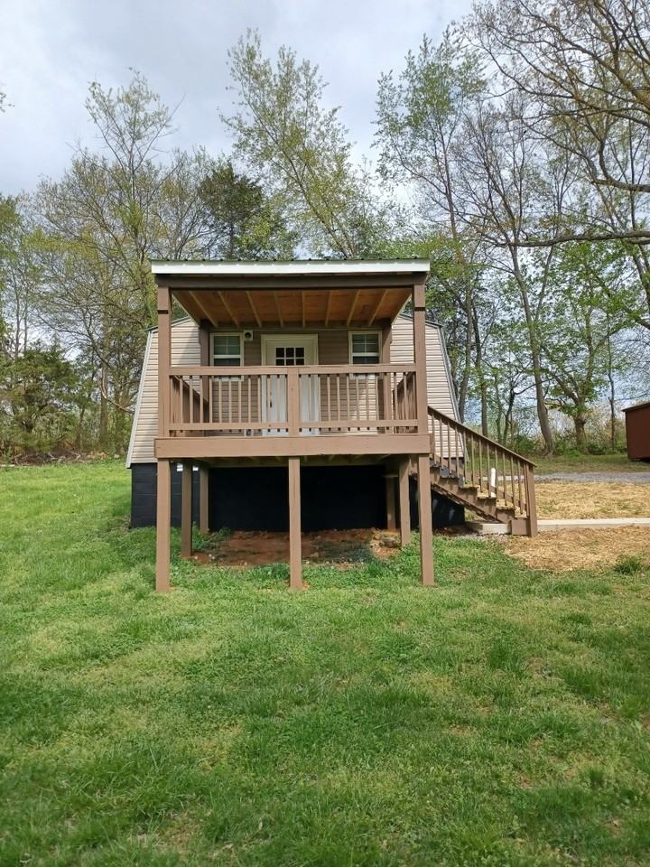 1005 Ross Lane - Photo 2 of 10