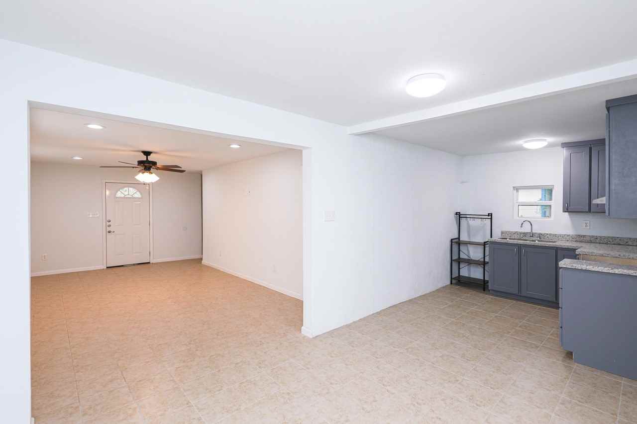 2004 Garza St - Photo 3 of 11