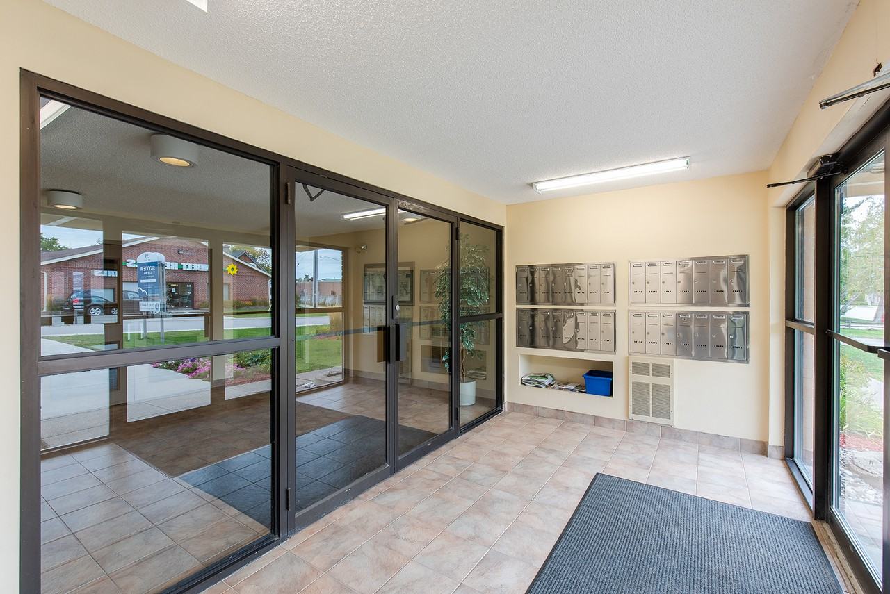 Orange Manor Apartments - Photo 3 of 6