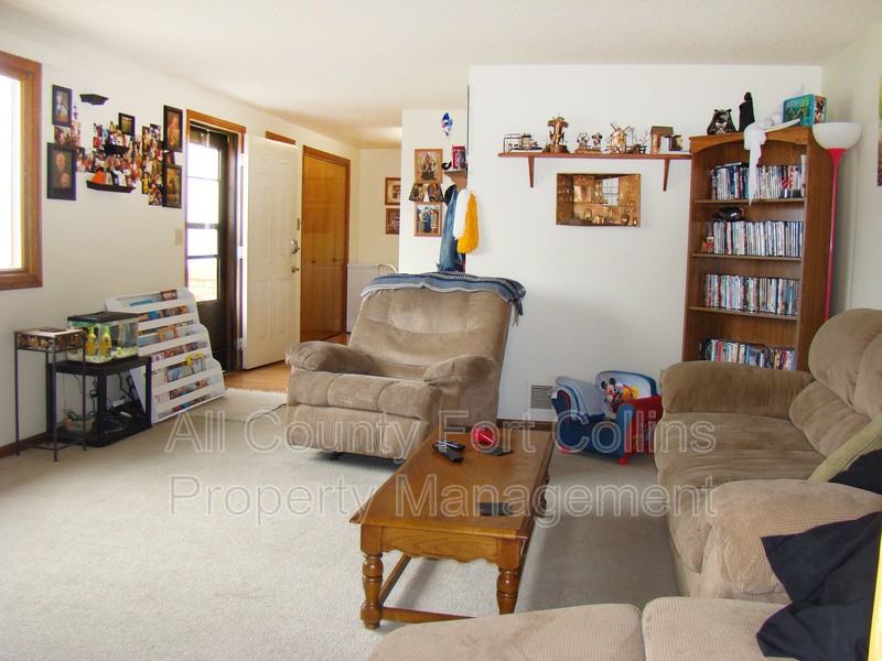 409 Terri Dr - Photo 2 of 13