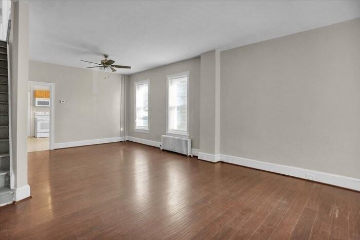 109 E Race St - Photo 3 of 27