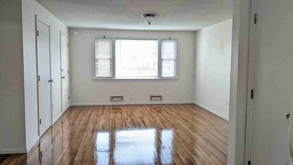 19 Reservoir Dr #B - Photo 2 of 13