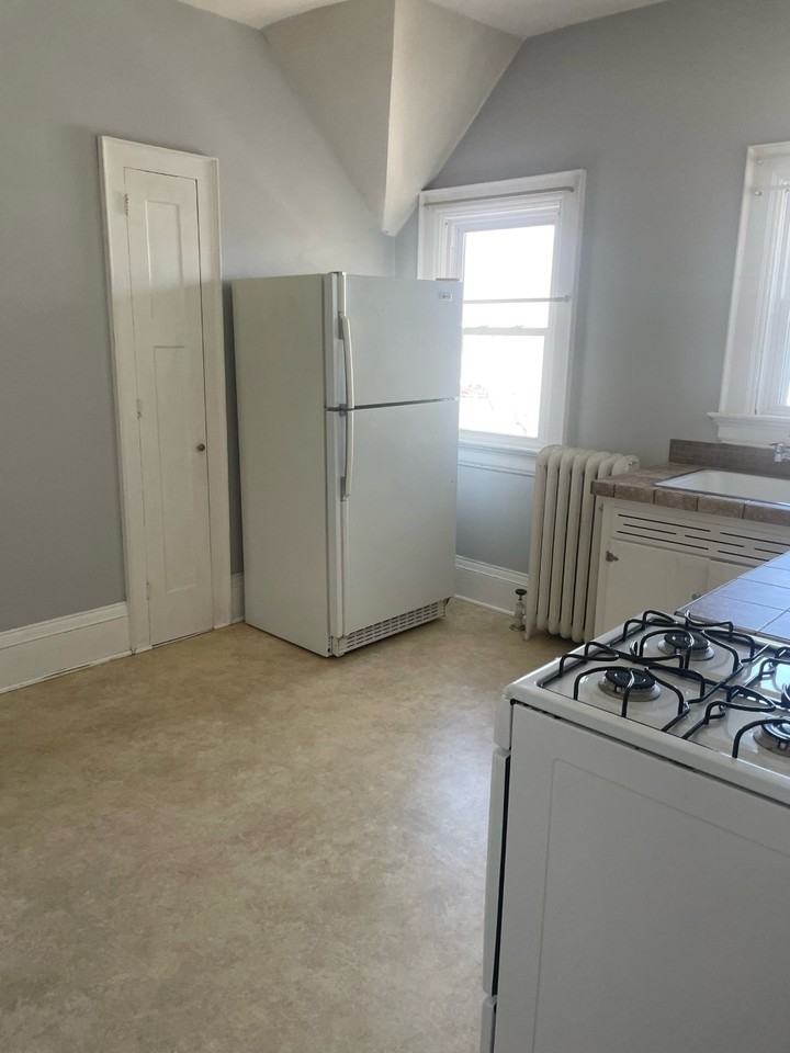 1015 Madison St - Photo 3 of 10