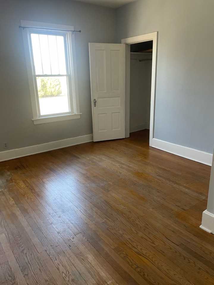 1015 Madison St - Photo 4 of 10