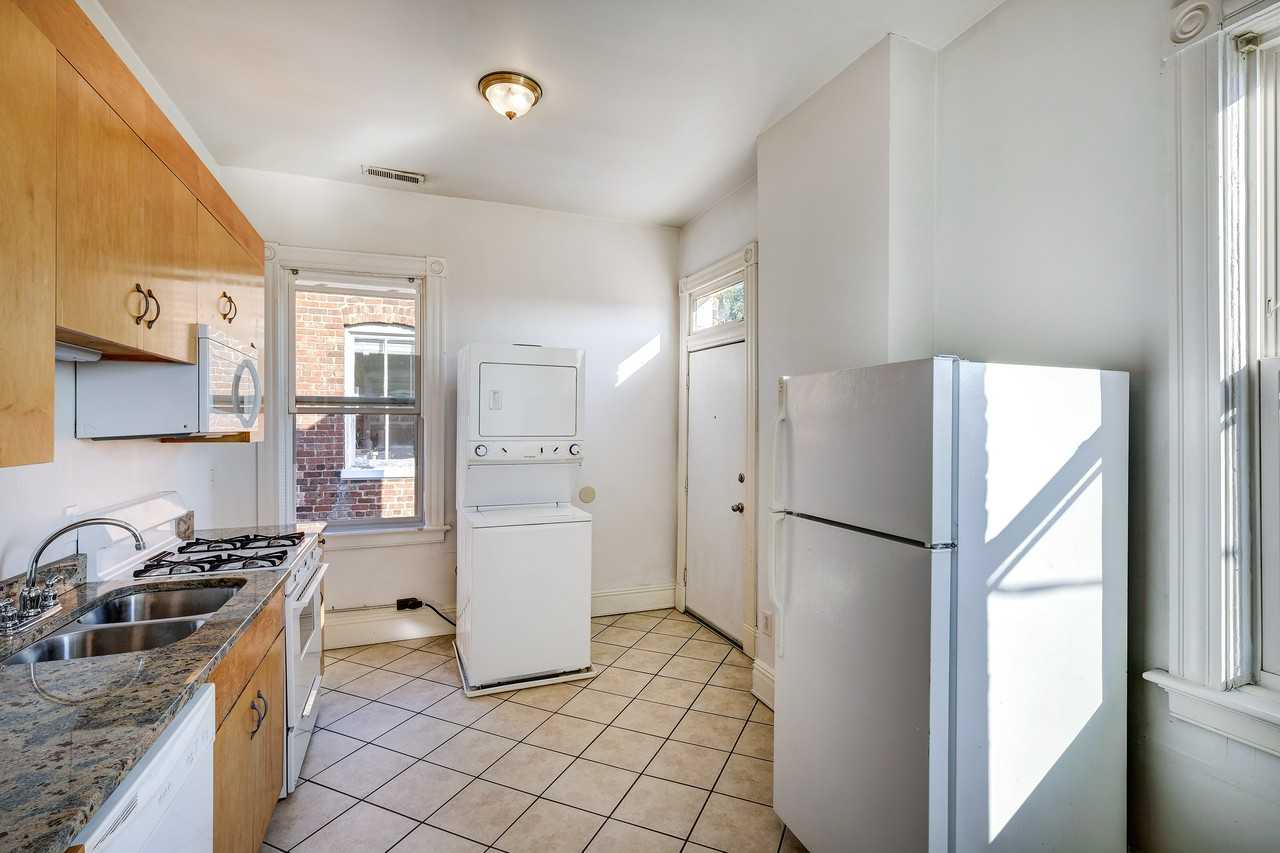 802 West Clay Street - A  upstairs - Photo 6 of 12