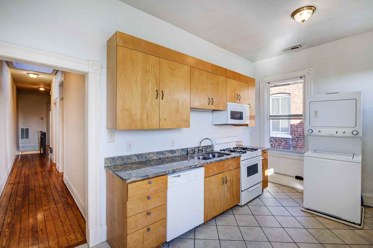 802 West Clay Street - A  upstairs - Photo 7 of 12