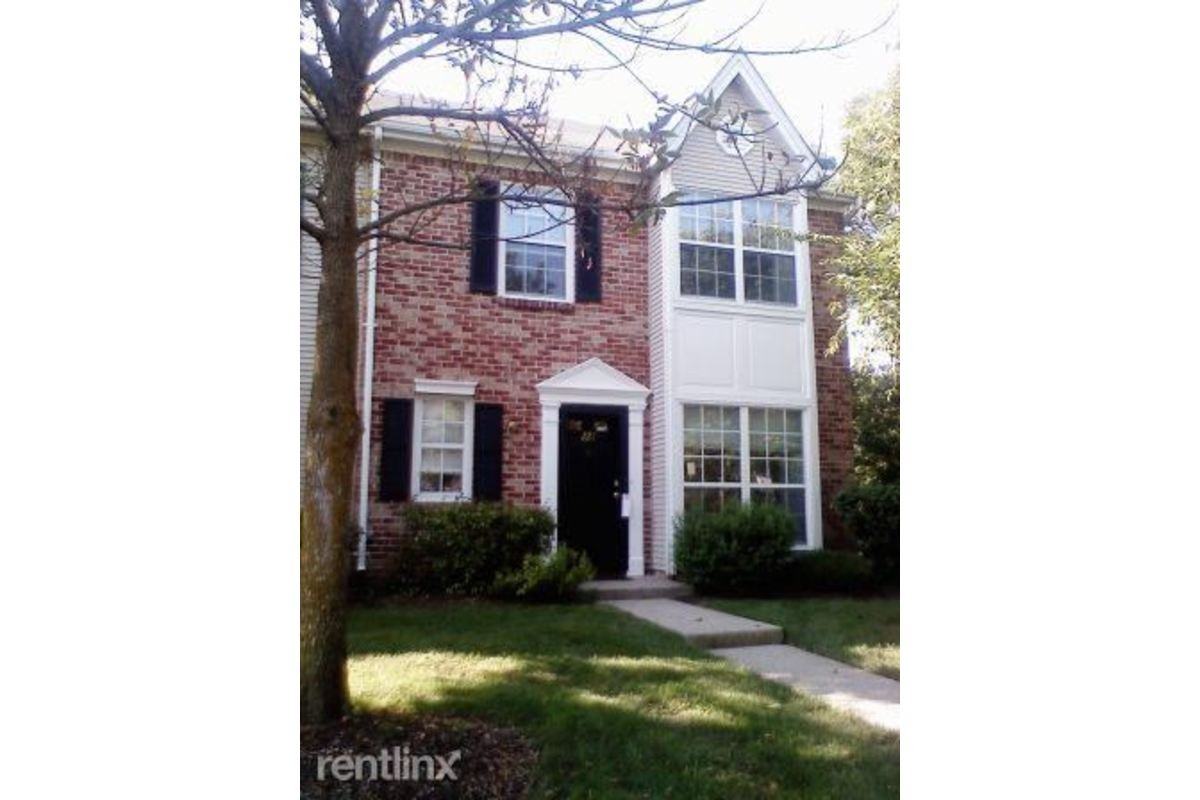 227 Lindsey Court - Photo 4 of 69