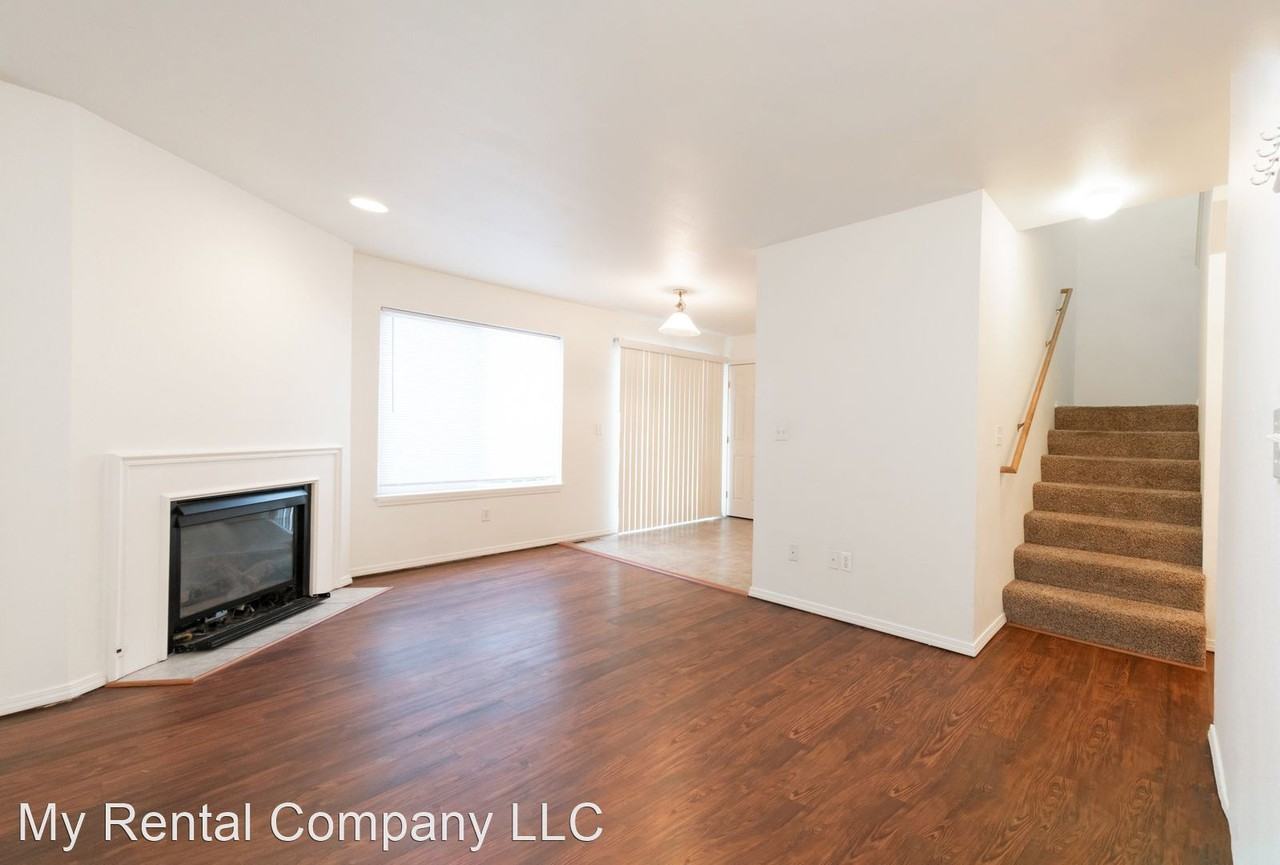 1020 NE D St - Photo 3 of 18