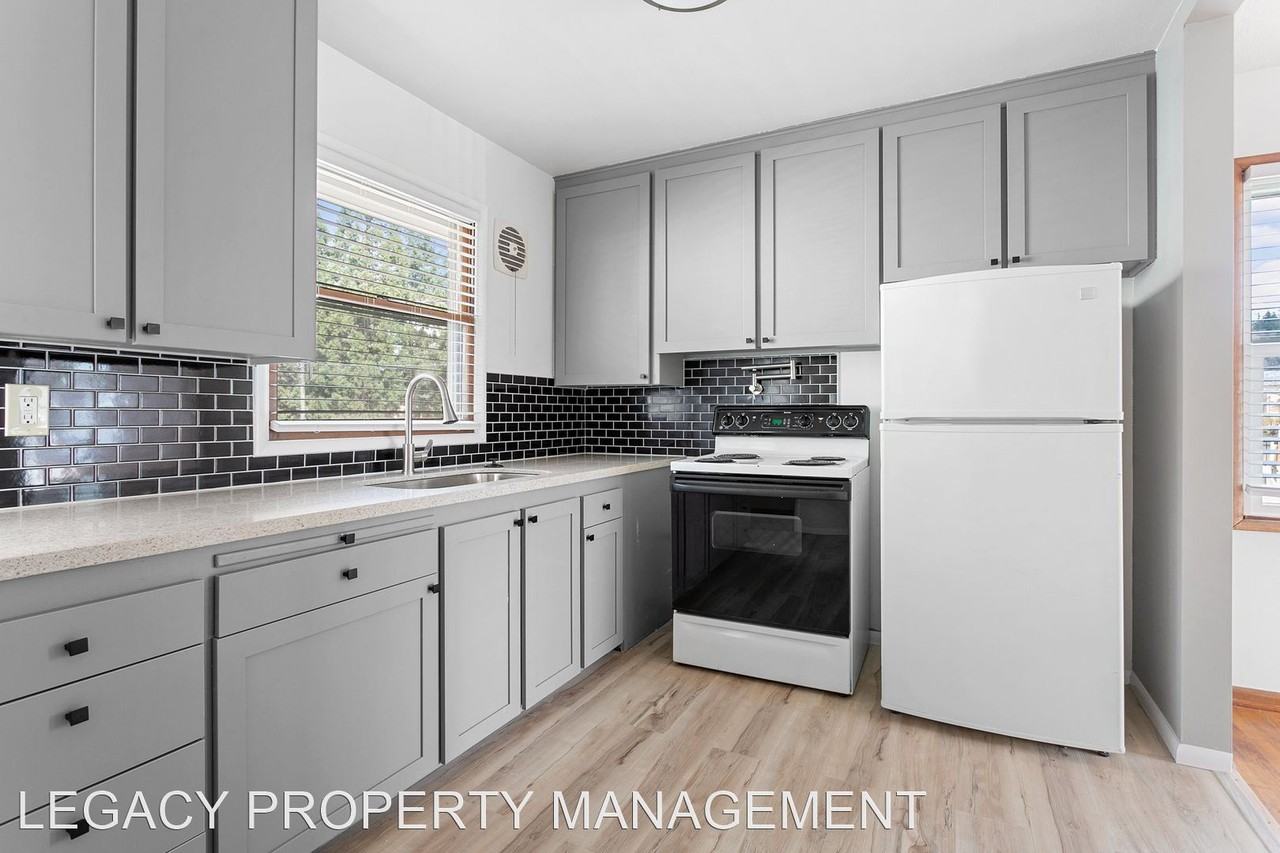 8127 NE Beech Street - Photo 2 of 22