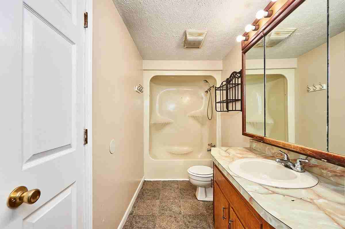 4207 Highway 31 W #C - Photo 7 of 8