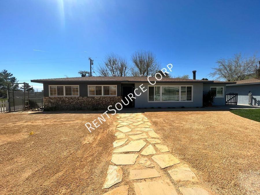 3121 Airway Ln - Photo 2 of 25