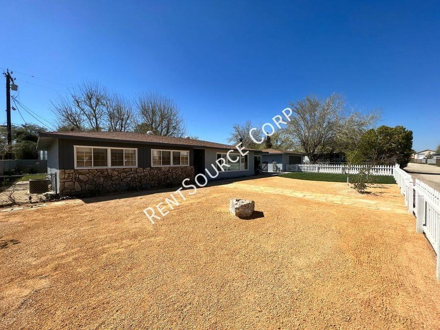 3121 Airway Ln - Photo 3 of 25