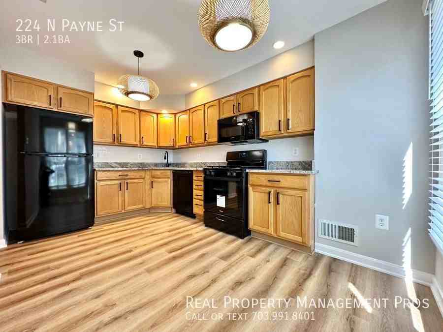 224 N Payne St - Photo 3 of 32