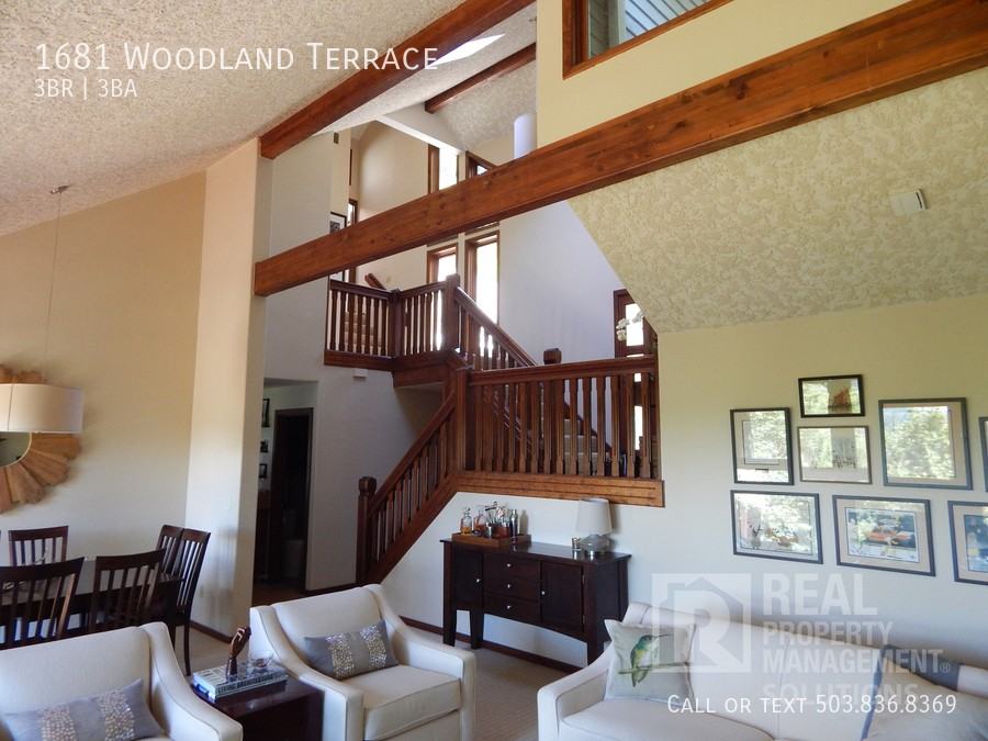 1681 Woodland Ter - Photo 3 of 16