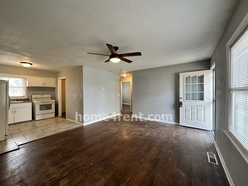 4715 Farrow Ave - Photo 3 of 18