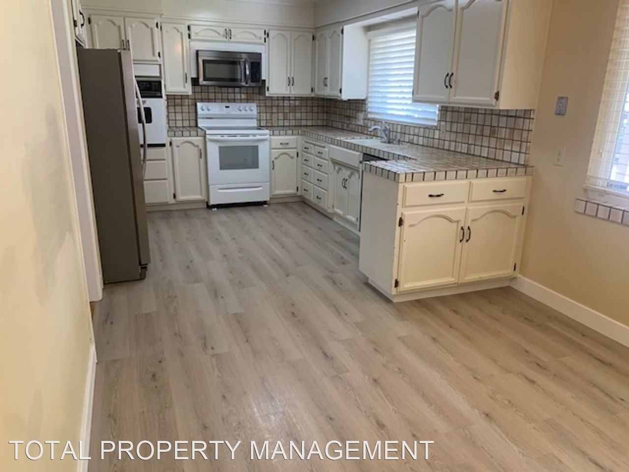 1171 Westwood Dr - Photo 2 of 14