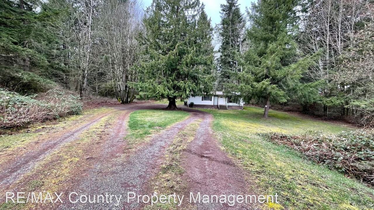 15917 Jade St Se - Photo 2 of 18