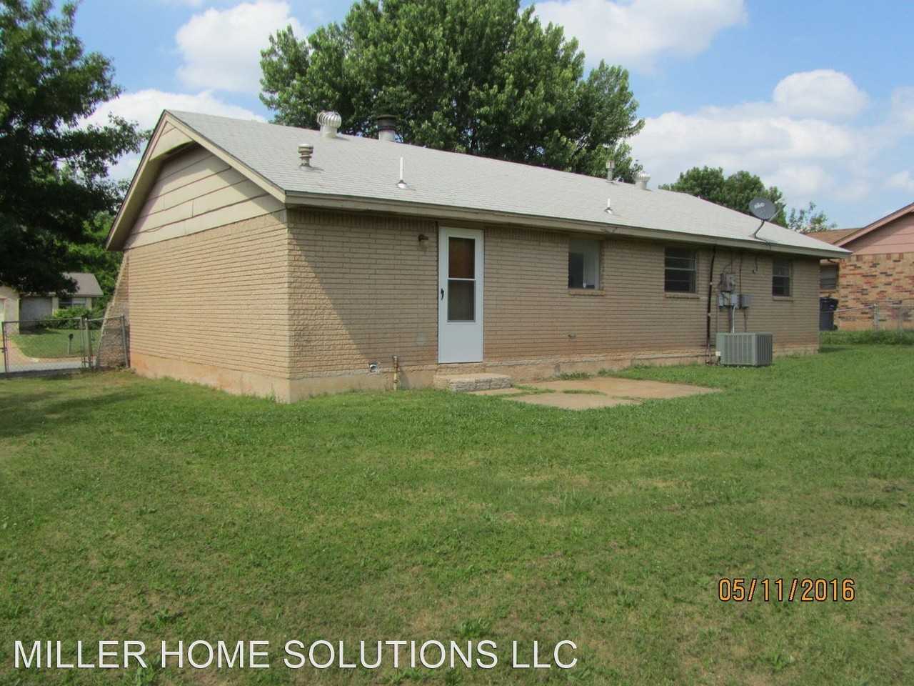 2504 Se 46th St - Photo 2 of 10