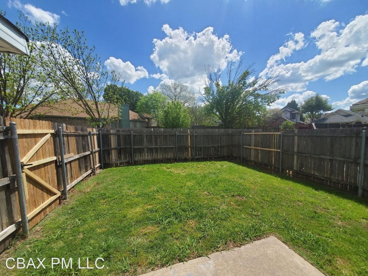 920 Mossberg Ln - Photo 2 of 15