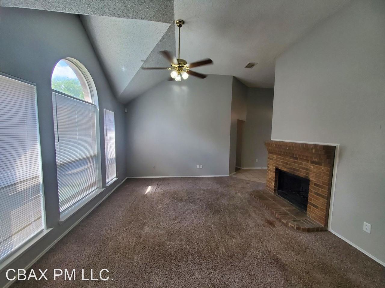 920 Mossberg Ln - Photo 3 of 15
